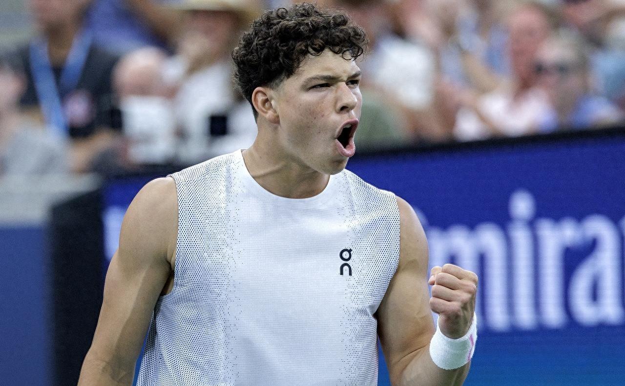 那不勒斯训练开放日，今晚单刀错失引欢呼，CBA季后赛在即，赛程密集仍需轮换(cba直播免费高清在线)